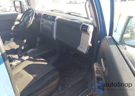 2011 Toyota Fj Cruiser z USA, uszkodzony, nr VIN JTEZU4BF1BK011628